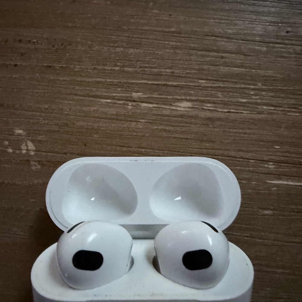 Wireless White Earbuds with Charging Case Apple AirPods
